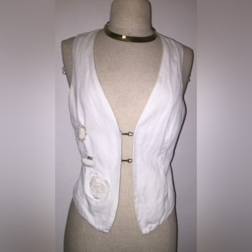 I.Code by IKKS: White Sleeveless Vest with Embellishments